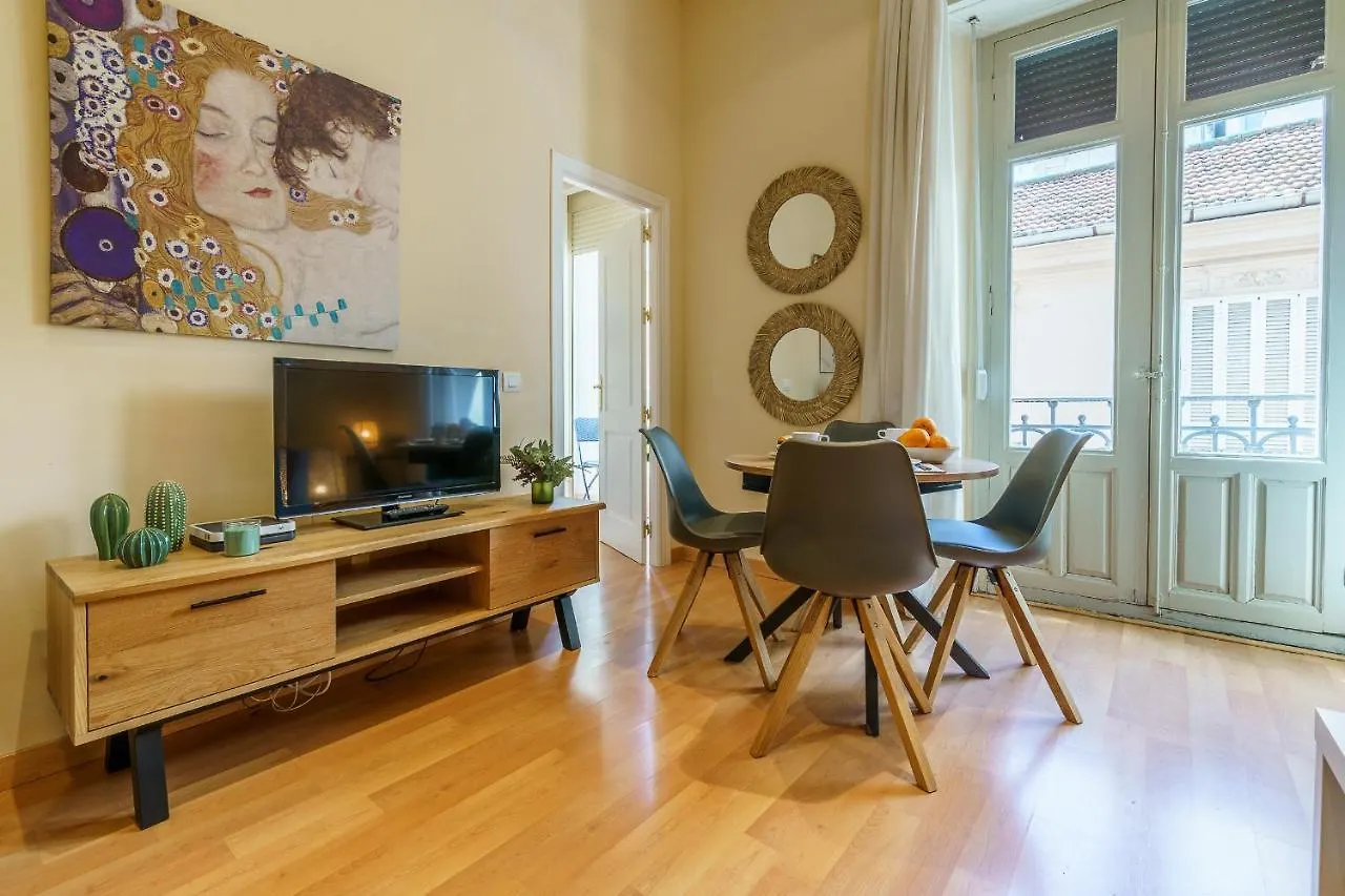 Bright Two-Bedroom Apartment In The Historic Center Malaga