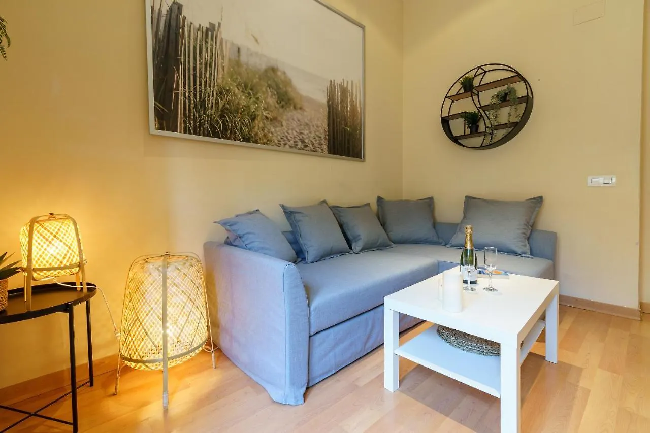 Bright Two-Bedroom Apartment In The Historic Center Малага
