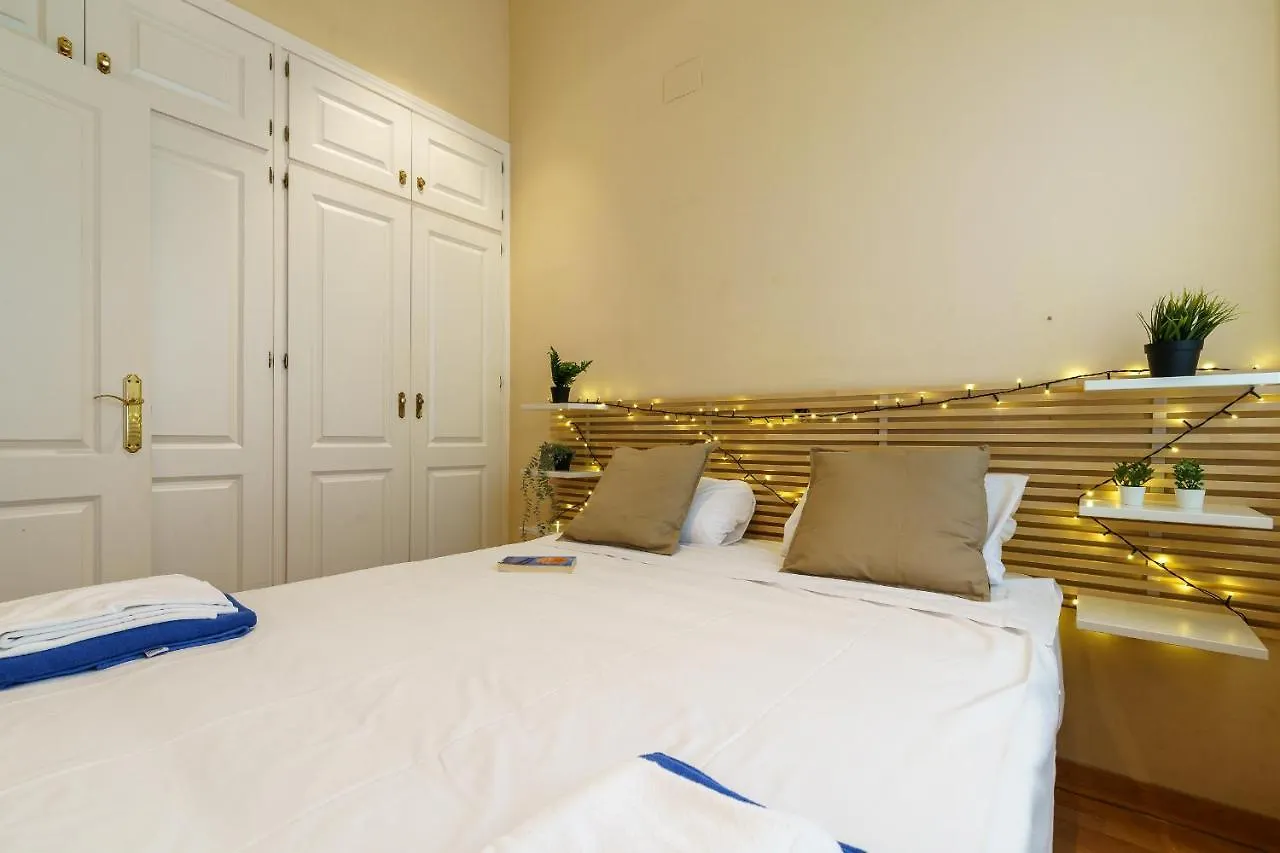 Bright Two-Bedroom Apartment In The Historic Center Málaga 0*,  Espanha